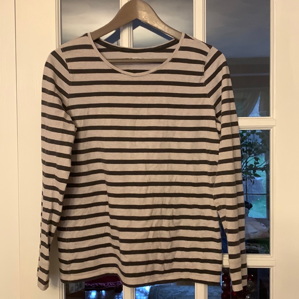Ann Taylor Loft long sleeve tee. Large